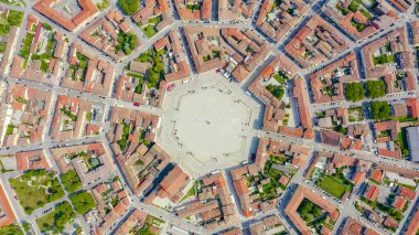 Palmanova, Udine, İtalya. 1593 'te döneminin örnek bir takviye projesi planlandı, Aerial View, HEAD over shot  