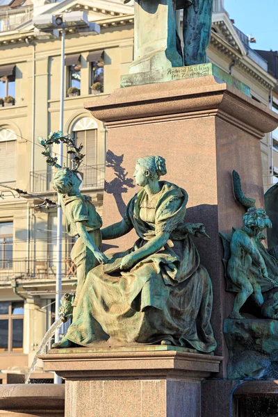 Zurich Suiza Julio 2019 Fuente Cerca Estación Tren Monumento Alfred — Foto de Stock