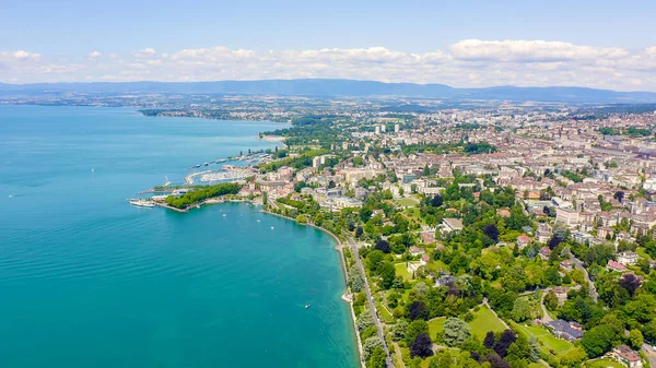 スイスのローザンヌ市内中心部を飛行します ジュネーブ湖の海岸 — ストック写真