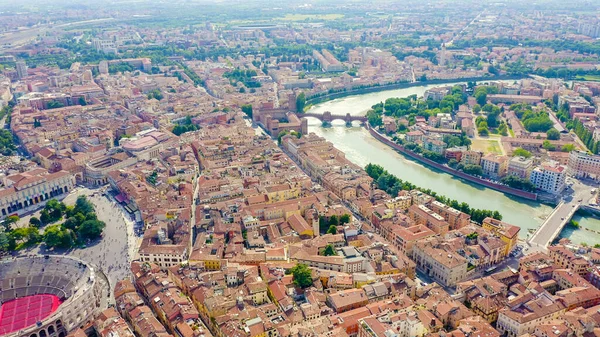 Verona Italië Vliegen Het Historische Stadscentrum Castelvecchio Castello Scaligero Zomer — Stockfoto