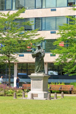 Rotterdam, Hollanda - 1 Temmuz 2019: Rotterdam Erasmus heykeli. 