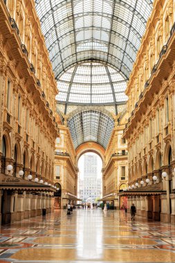 Milan, İtalya - 7 Temmuz 2019: Victor Emanuel Galerisi