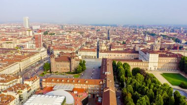 Torino, İtalya. Şehrin üzerinde uçuş. Tarihi merkez, üst görünüm. Kale Meydanı, Hava Görüntüsü  