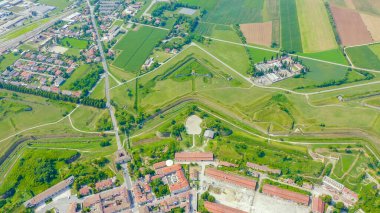 Palmanova, Udine, İtalya. O dönemin örnek bir takviye projesi 1593 'te, Aerial View' da ortaya kondu.  