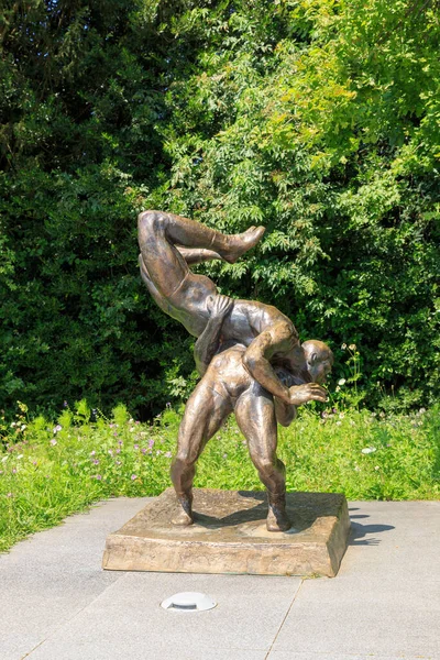 Lausanne Suíça Julho 2019 Parque Museu Olímpico Escultura Bronze Lutadores — Fotografia de Stock