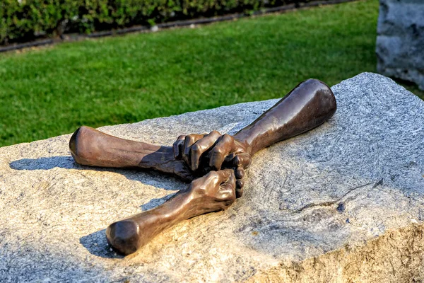 Амстердам Нидерланды Июня 2019 Года Скульптура Louise Bourgeois Welcoming Hands — стоковое фото