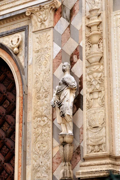 Bergamo Włochy Kaplica Colleoni Bergamo Historyczna Część Miasta Pogoda Deszczowa — Zdjęcie stockowe