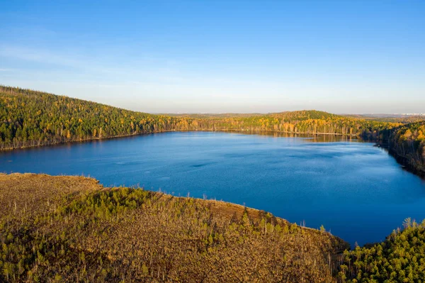 Lago Peschanoe Sandy Volando Sobre Bosque Mixto Otoño Durante Atardecer — Foto de Stock