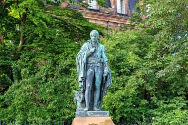 Strasbourg, Fransa - 5 Temmuz 2019: Baron Paul Adrien Francois Marie de Lese-Marnesia 'nın heykeli (1769 - 1814), Fransız vali.