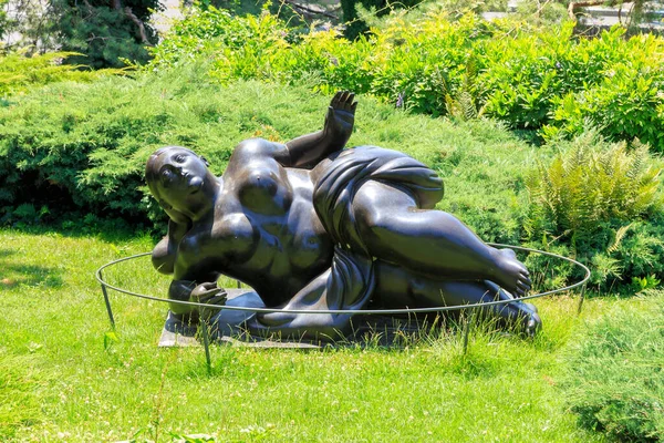 Lozanna Szwajcaria Lipca 2019 Park Muzeum Olimpijskiego Lozannie Brązowa Rzeźba — Zdjęcie stockowe