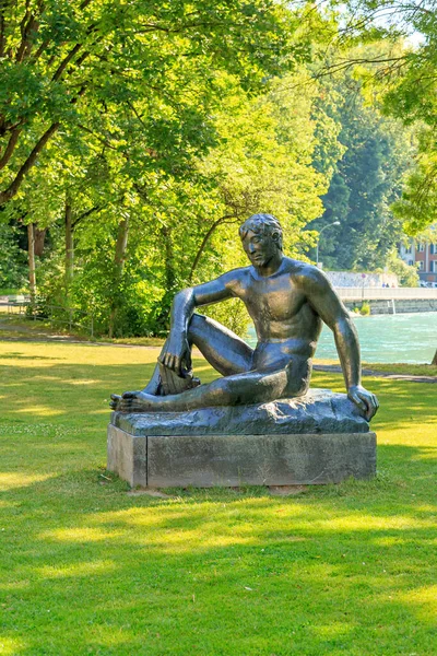 Berna Svizzera Luglio 2019 Scultura Uomo Nel Parco Dalmazimtteli Sulle — Foto Stock