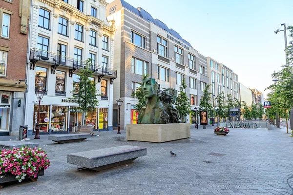 Амстердам Нідерланди Червня 2019 Двоголова Sculpture Скульптура Deux Tetes — стокове фото
