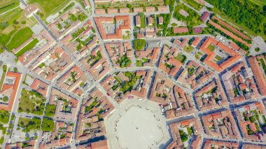 Palmanova, Udine, İtalya. O dönemin örnek bir takviye projesi 1593 'te, Aerial View' da ortaya kondu.  