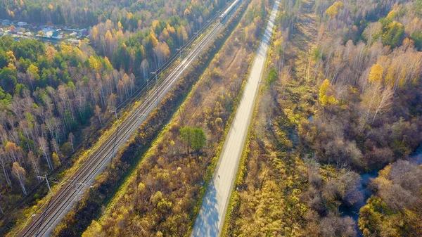 Russie Oural Ekaterinbourg Rivière Sombre Sur Fond Forêt Automne Chemin — Photo