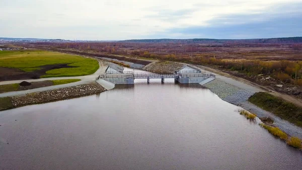 Jekaterinburg Russland Ein Teich Mit Damm Einem Neuen Park Neues — Stockfoto