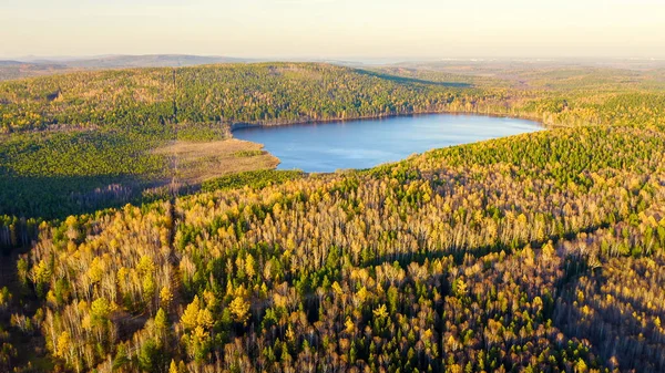 Ekaterimburgo Rusia Lago Peschanoye Sandy Rectangular Forma Rodeada Bosque Otoño —  Fotos de Stock