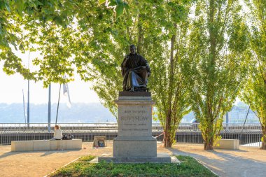 Cenevre, İsviçre - 13 Temmuz 2019: Jean-Jacques Rousseau (1712 - 1778). Cenevre filozofu, 18. yüzyılın yazar ve bestecisi. Heykeltıraş Jean-Jacques (James) Pradier (1790 - 1852)