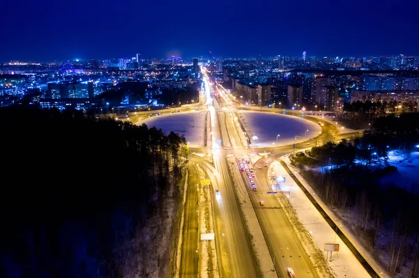 Jekaterynburg Rosja Karuzela Skrzyżowaniami Oświetlonymi Latarniami Widok Miasto — Zdjęcie stockowe
