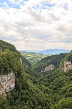 Fransa. Yukarı Savoy. Usses Nehri Kanyonu