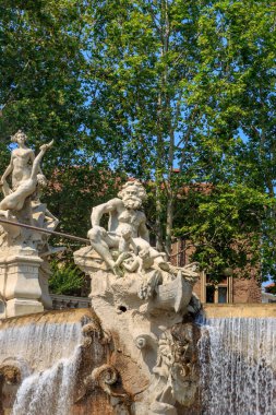 Torino, İtalya. 12 Ay Çeşmesi Valentino 'nun en önemli mimari eserlerinden biridir. Carlo Ceppi (1829 - 1921))