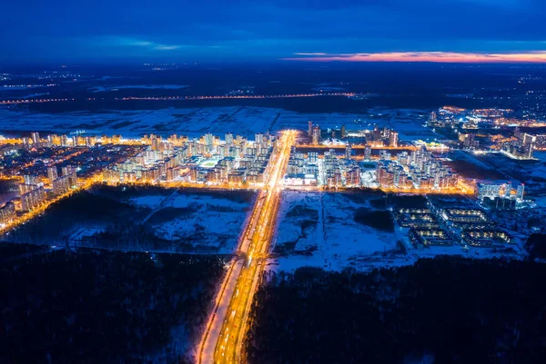 Ekaterinburg Russia Ampia Autostrada Illuminata Lanterne Con Passerelle Pedonali Zona — Foto Stock