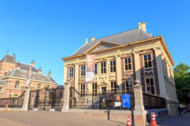 Hollanda, Lahey - 1 Temmuz 2019: Kraliyet Moritshuis Galerisi (tam anlamıyla Moritz Evi) - sanat galerisi