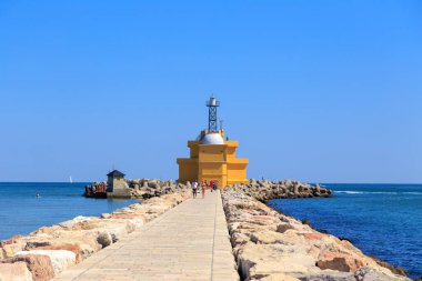 Venedik, İtalya - 16 Temmuz 2019 Venedik Körfezi girişindeki Deniz feneri - Punta Sabbioni Leuchtturm