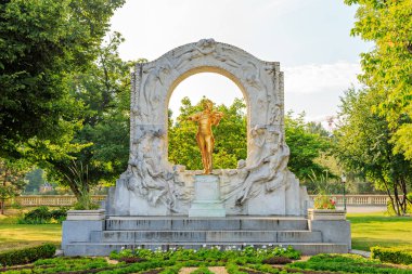 Viyana, Avusturya. Johann Strauss (Sohn). Avusturyalı hafif müzik bestecisi, özellikle dans müziği ve operetler. Heykeltıraş Edmund von Hellmer (1850 - 1935))
