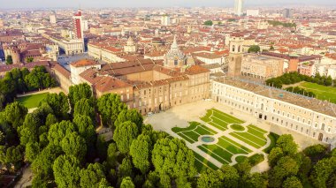 Torino, İtalya. Torino 'daki Kraliyet Sarayı. Şehrin üzerinde uçuş. Tarihi merkez, üst görünüm, Hava Görünümü  