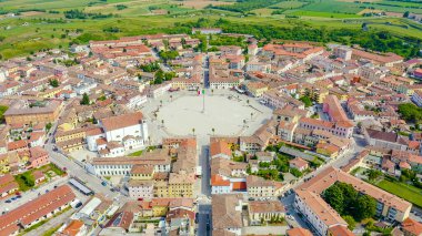 Palmanova, Udine, İtalya. O dönemin örnek bir takviye projesi 1593 'te, Aerial View' da ortaya kondu.  