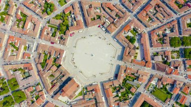 Palmanova, Udine, İtalya. O dönemin örnek bir takviye projesi 1593 'te, Aerial View' da ortaya kondu.  