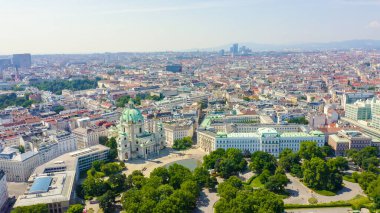Viyana, Avusturya. Karlskirche, Viyana 'nın Karlsplatz bölgesinin güneyinde yer alan bir Katolik kilisesidir.  