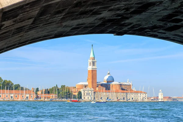 Veneza Itália Vista Ilha San Giorgio Maggiore Sob Arco Ponte — Fotografia de Stock