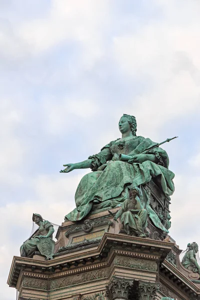 奥地利维也纳 玛丽亚 特蕾莎纪念碑 奥地利大公 神圣罗马帝国女王 玛丽亚 特蕾莎在1740 1780年间统治了哈布斯堡君主政体 这座纪念碑建于1888年 — 图库照片