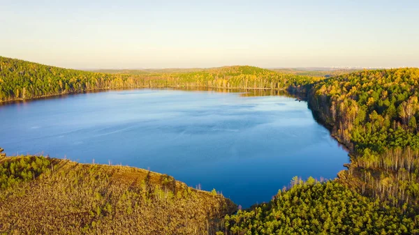 Ekaterimburgo Rusia Lago Peschanoye Sandy Rectangular Forma Rodeada Bosque Otoño —  Fotos de Stock