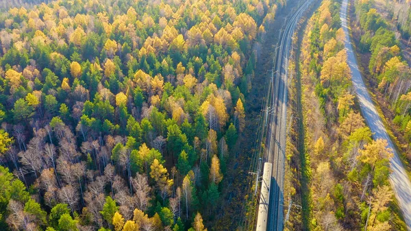 Rússia Ural Ekaterinburg Rio Escuro Contexto Floresta Outono Ferrovia Electrificada — Fotografia de Stock