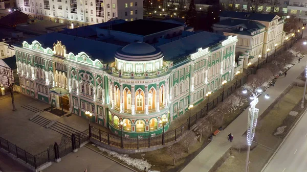 Ekaterinburg 俄罗斯 塞瓦斯托诺夫家族城市的中心街道是列宁展望 春天里的夜城 空中景观 — 图库照片