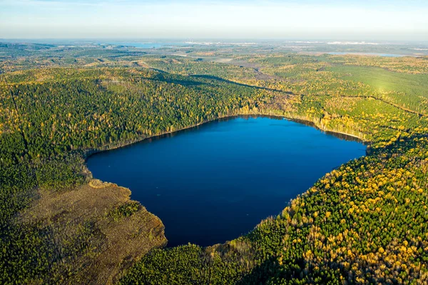 Lago Peschanoe Sandy Volando Sobre Bosque Mixto Otoño Durante Atardecer —  Fotos de Stock