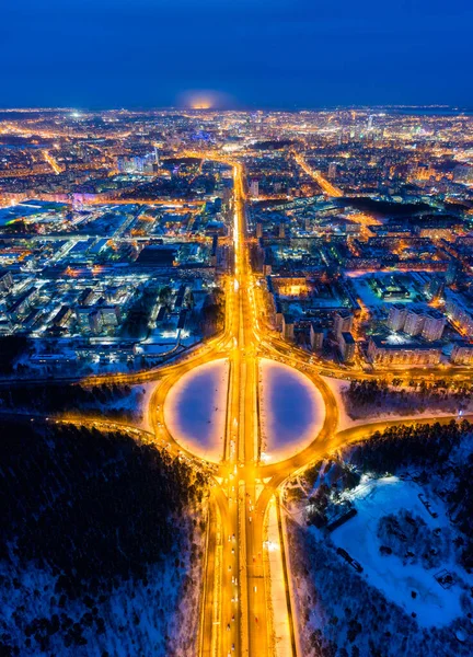 Ekaterinburg Rusia Una Rotonda Con Intersecciones Iluminadas Por Linternas Vista — Foto de Stock