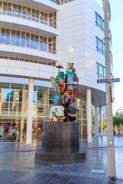 Hollanda, Lahey - 1 Temmuz 2019: Gaga Caddesi 'ndeki Ünlü Modern Sokak Heykelleri, Kalvermarkt Caddesi
