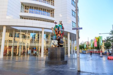 Hollanda, Lahey - 1 Temmuz 2019: Gaga Caddesi 'ndeki Ünlü Modern Sokak Heykelleri, Kalvermarkt Caddesi