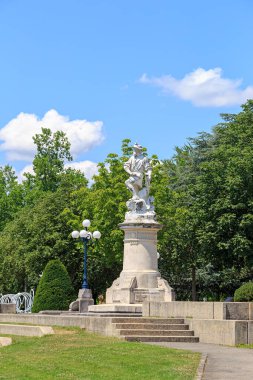 Lozan, İsviçre. Wilhelm Tell 'in yaylı mermer heykeli. Heykeltıraş Marius Jean Antonin Mercier (1845 - 1916)