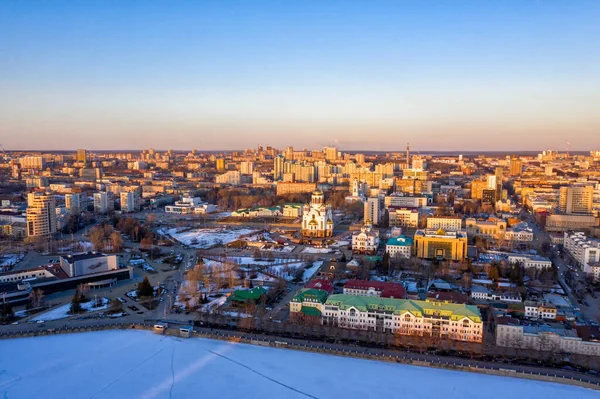 叶卡捷琳堡 俄罗斯 2020年3月23日 日落时的城市空中景观 一个主要的吸引人的地方是血坛 — 图库照片