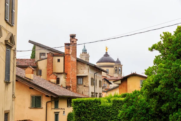 Bérgamo Italia Techos Casas Figura Dorada Catedral Bérgamo Parte Histórica — Foto de Stock