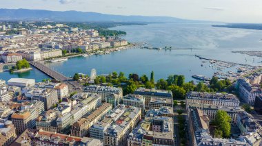 Cenevre, İsviçre. Şehrin merkez kısmının üzerinde uçuş. Geneva Gölü, Hava Görüntüsü  
