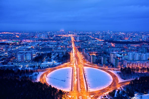Ekaterinburg Russia Una Rotonda Con Intersezioni Illuminate Lanterne Vista Notturna — Foto Stock