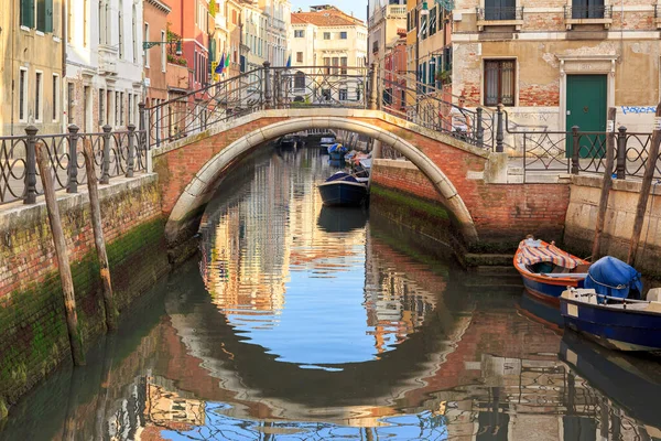 Venecia Italia Julio 2019 Casas Puente Sobre Canal Rio Marín —  Fotos de Stock