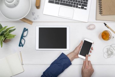 kadının office mockup tablet