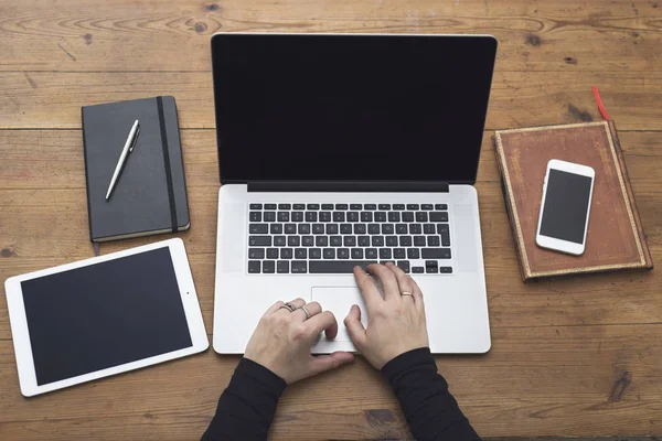 Design responsivo home office mockup — Fotografia de Stock