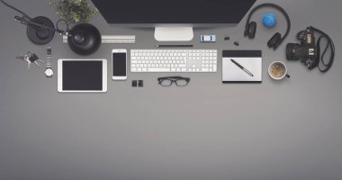 Üstten Görünüm office Sarı zemin üzerine